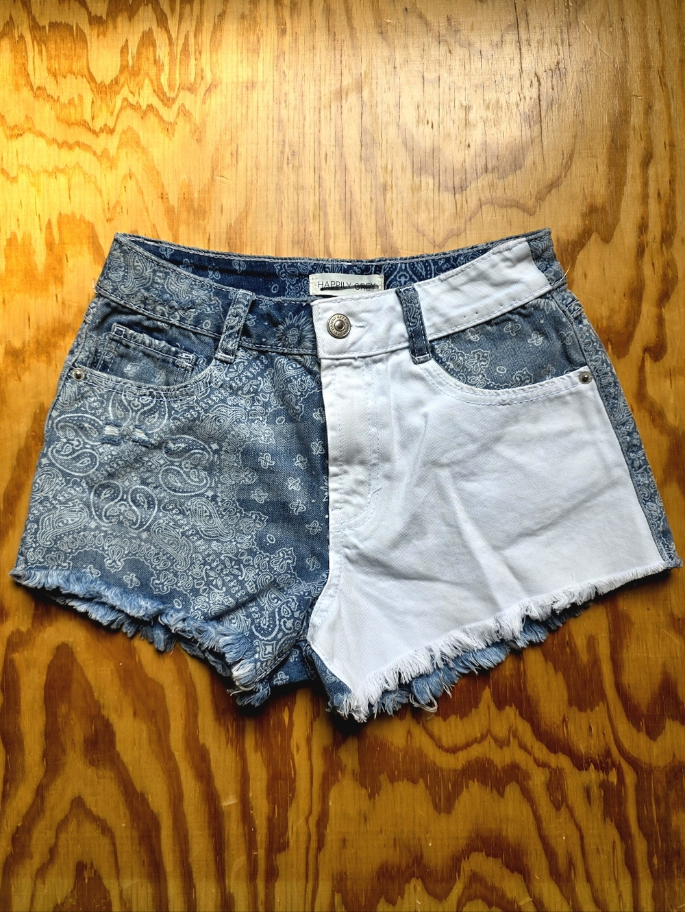 Happily Grey Juniors Frayed Cut-Off Denim Jean Shorts Bandana Paisley White 3/26
